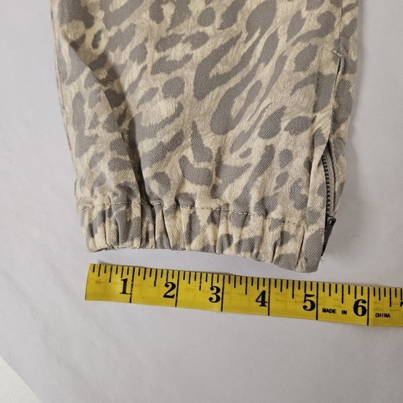 PAIGE Mayslie Jogger Ankle Jeans in Tortoise Shell Cheetah Sz 28 - Picture 13 of 14